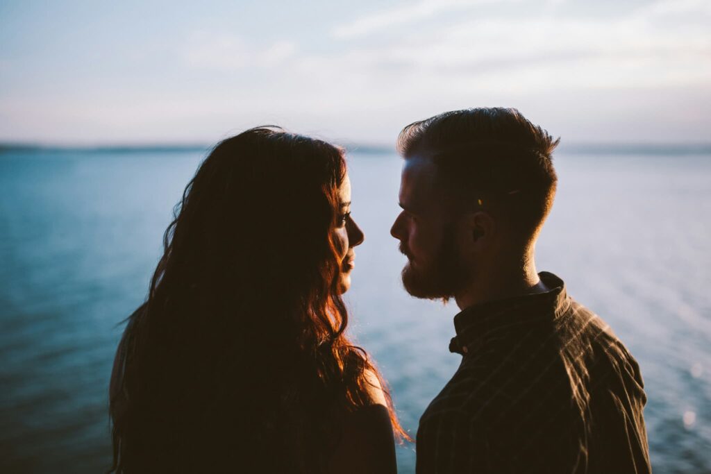 【陽キャの彼氏と付き合うのが辛い…】やっぱり陰キャな自分では釣り合わないの?